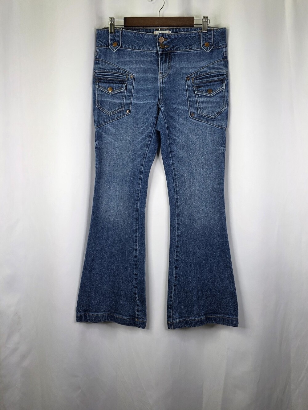 Urban Outfitters BDG Women’s Size 28 Micro Flare Utility Denim Jeans Mid Rise - Picture 2 of 15